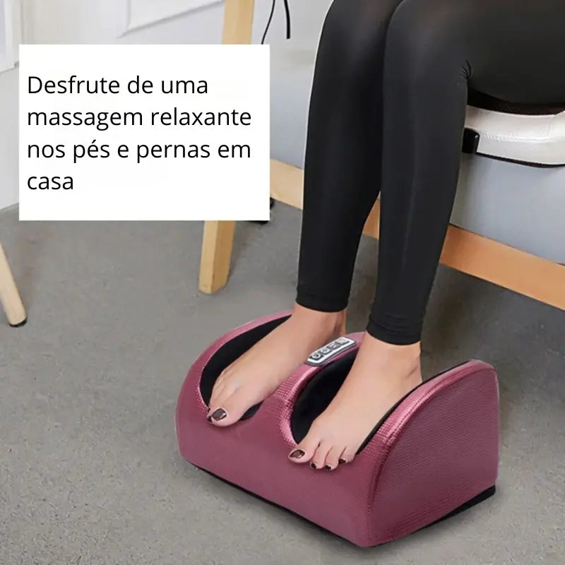 pés de uma mulher desfrutando do Massageador Pés Pernas Bivolt Terapia Shiatsu Aquecimento Massotech 