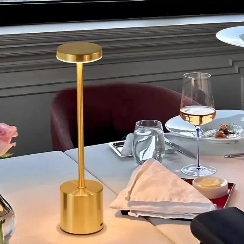 Luminária de Mesa Sem Fio | Bateria Recarregável e Iluminação Ajustável